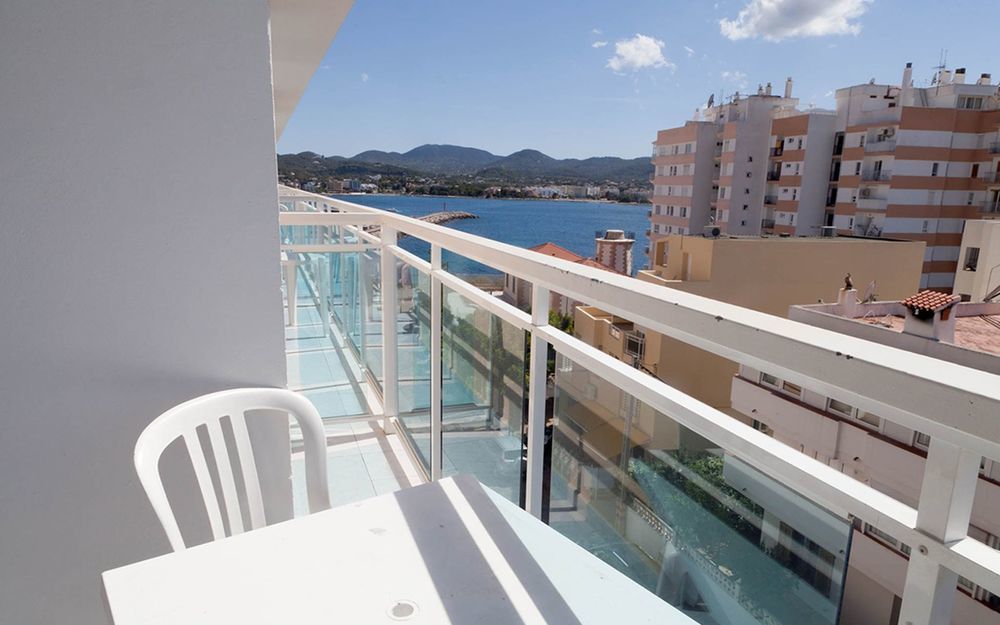 Hotel Apartamentos Vibra Central City - Adults Only Сан-Антонио-Абад Экстерьер фото