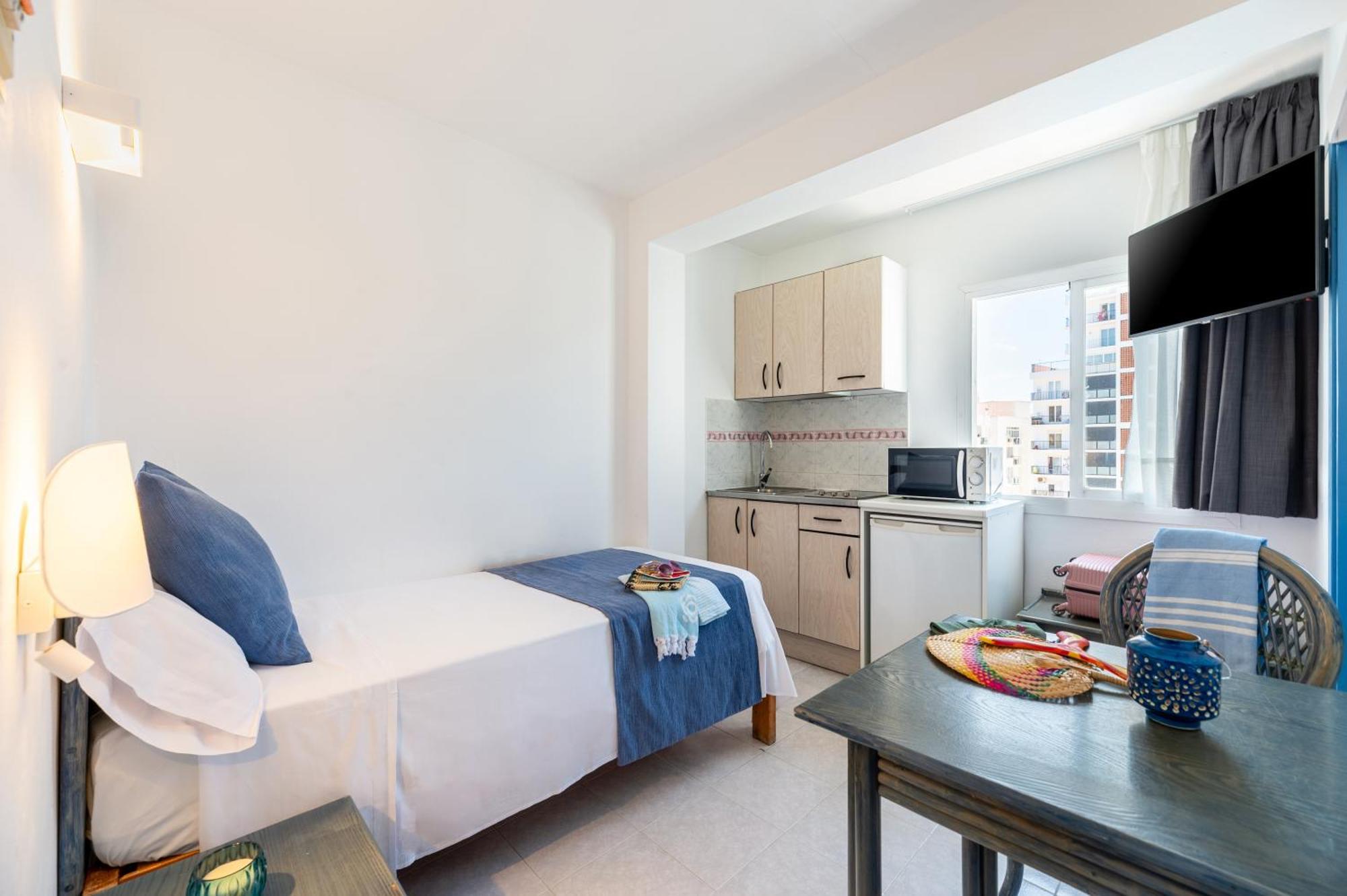 Hotel Apartamentos Vibra Central City - Adults Only Сан-Антонио-Абад Экстерьер фото