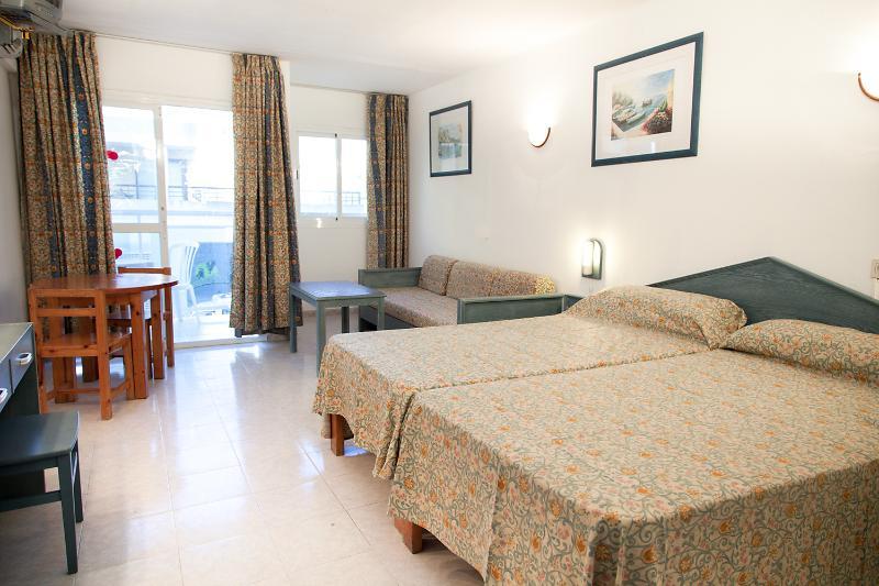 Hotel Apartamentos Vibra Central City - Adults Only Сан-Антонио-Абад Экстерьер фото